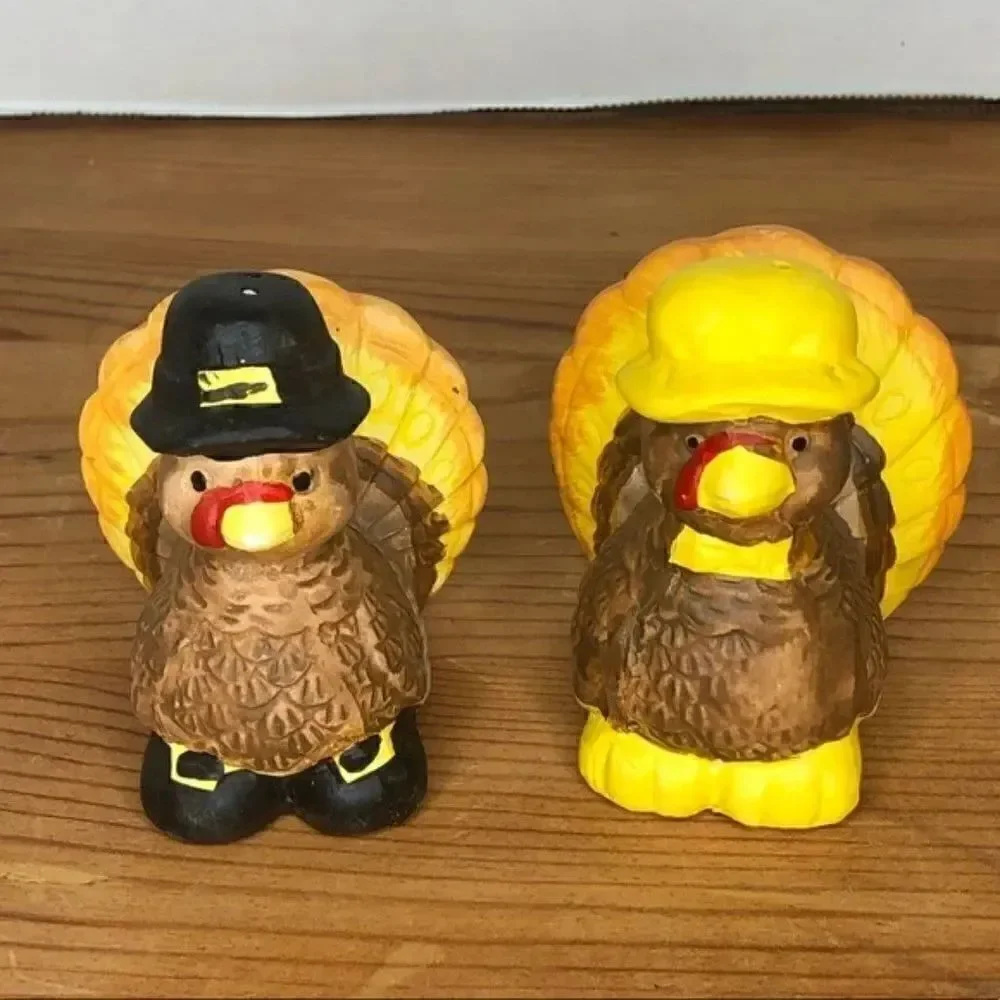 Thanksgiving salt and pepper shaker- home styles by Hermitage Pottery